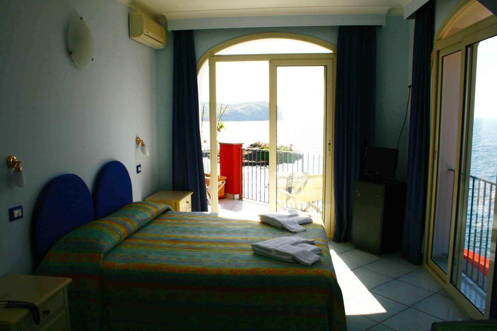 Hotel Villa Iulia Ventotene Zewnętrze zdjęcie