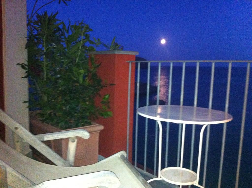 Hotel Villa Iulia Ventotene Zewnętrze zdjęcie